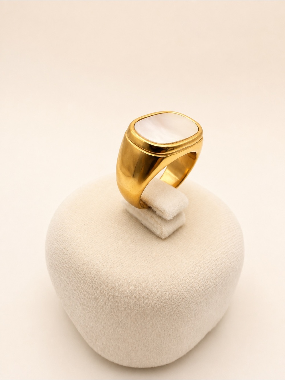 18K Gold PVD Mother of Pearl Signet Ring – Size 6